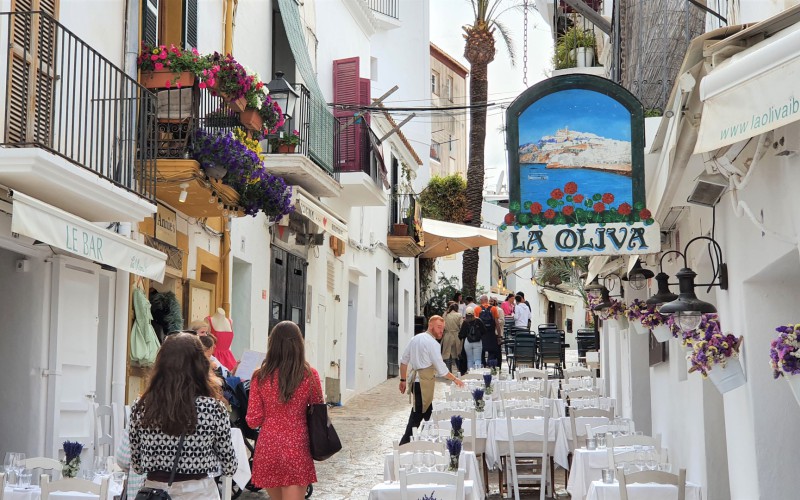 winkelstraatje in de oude stad van Ibiza Stad 