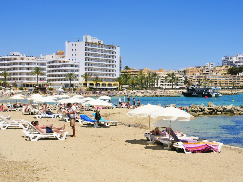 Strand Figueretas bij ibiza stad